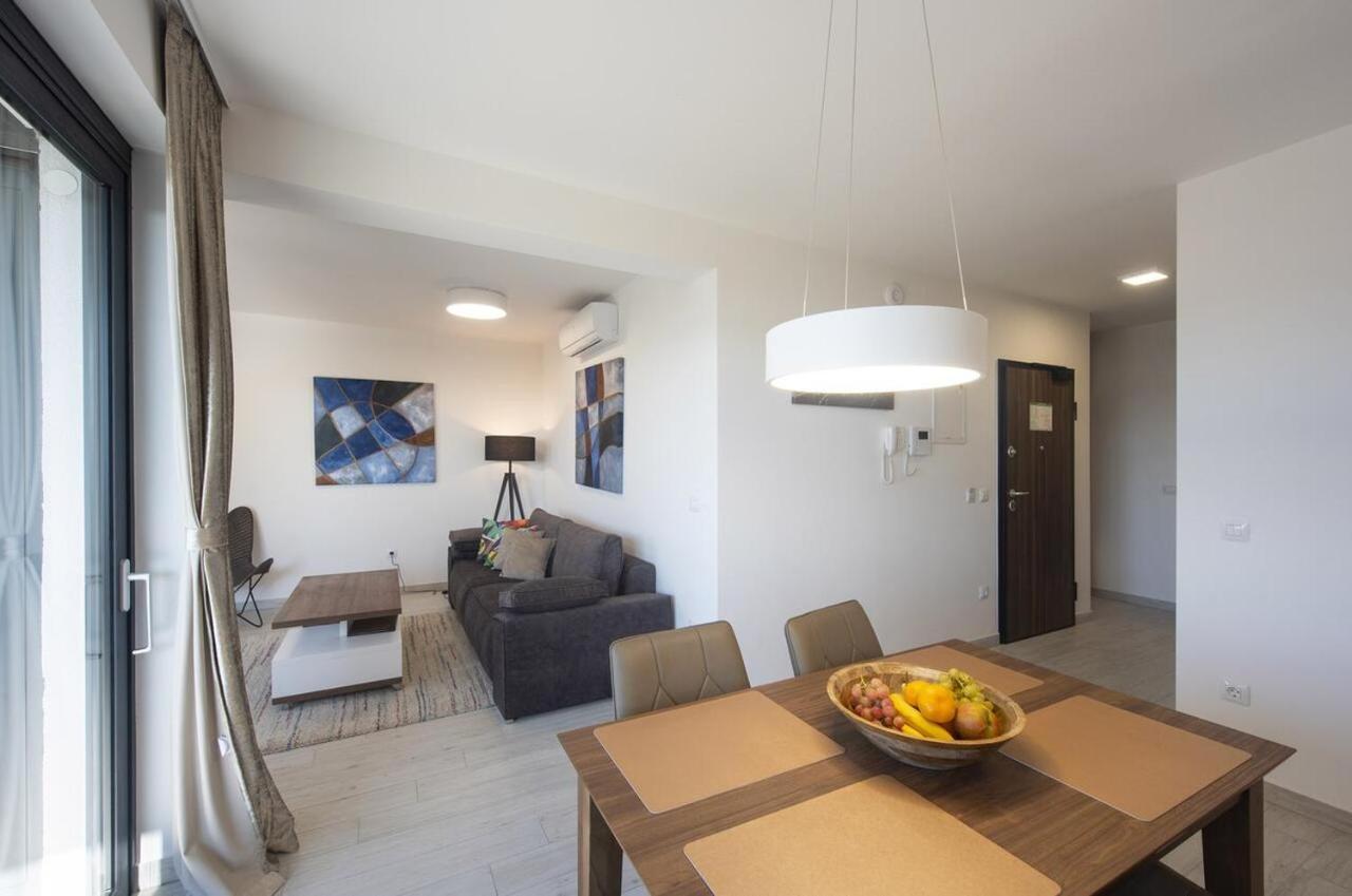 Family Friendly Apartments With A Swimming Pool Sveti Filip I Jakov, Biograd - 19325 Exteriör bild