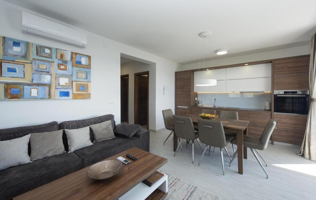 Family Friendly Apartments With A Swimming Pool Sveti Filip I Jakov, Biograd - 19325 Exteriör bild