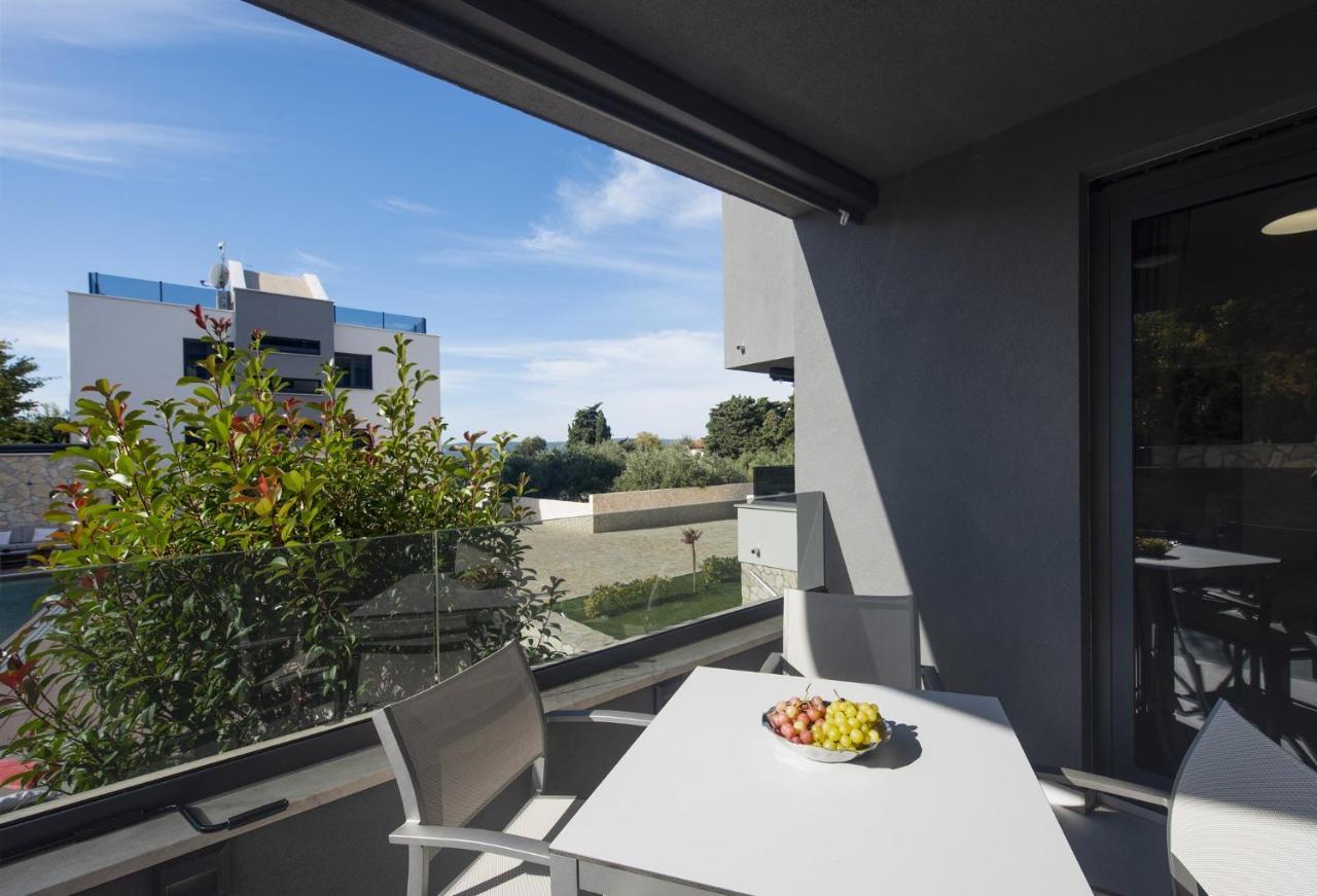 Family Friendly Apartments With A Swimming Pool Sveti Filip I Jakov, Biograd - 19325 Exteriör bild