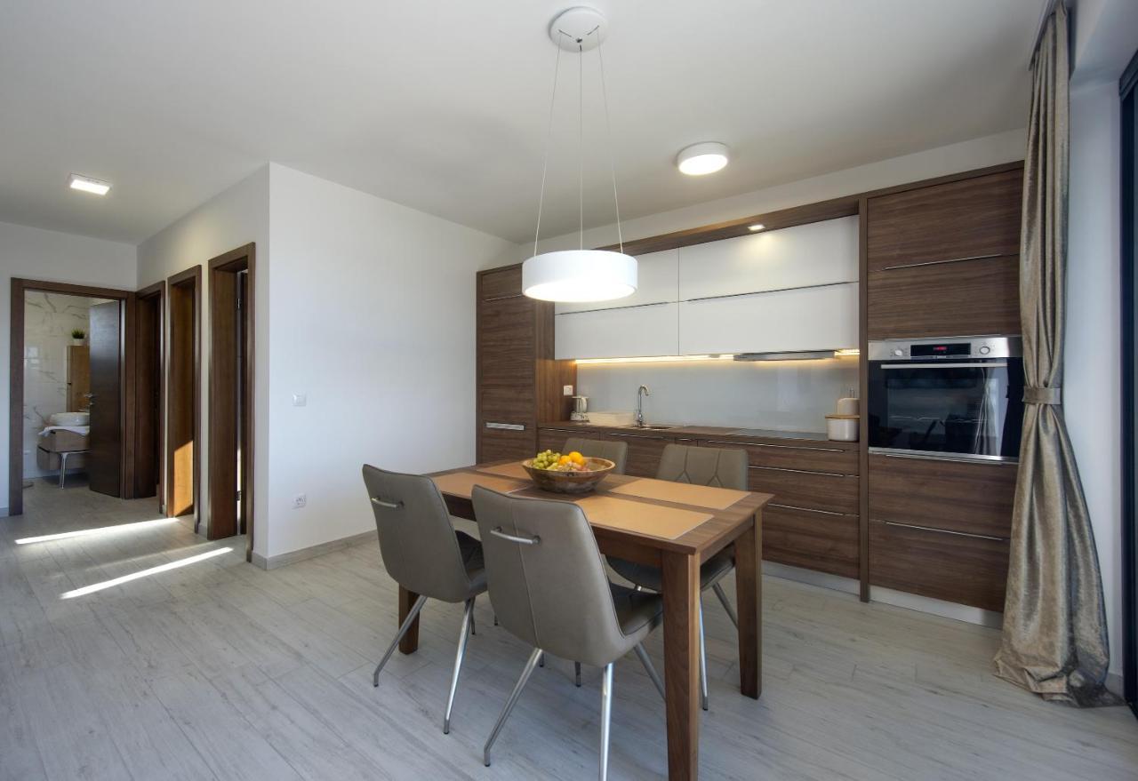Family Friendly Apartments With A Swimming Pool Sveti Filip I Jakov, Biograd - 19325 Exteriör bild